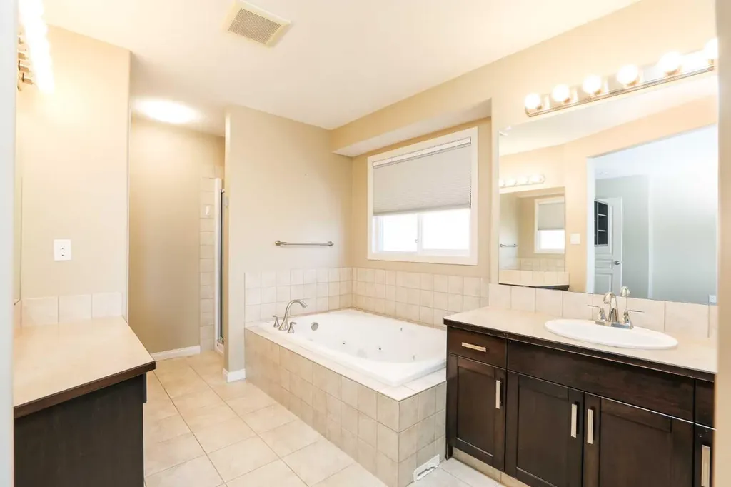 132 Firelight Way W Lethbridge AB T1J 4B2