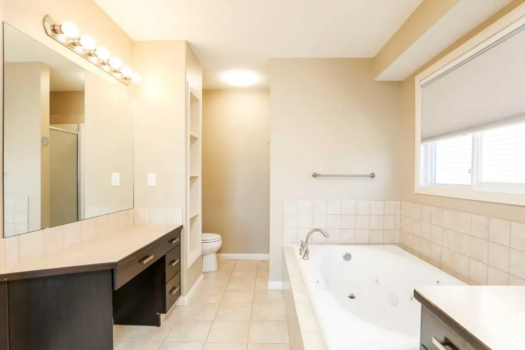 132 Firelight Way W Lethbridge AB T1J 4B2