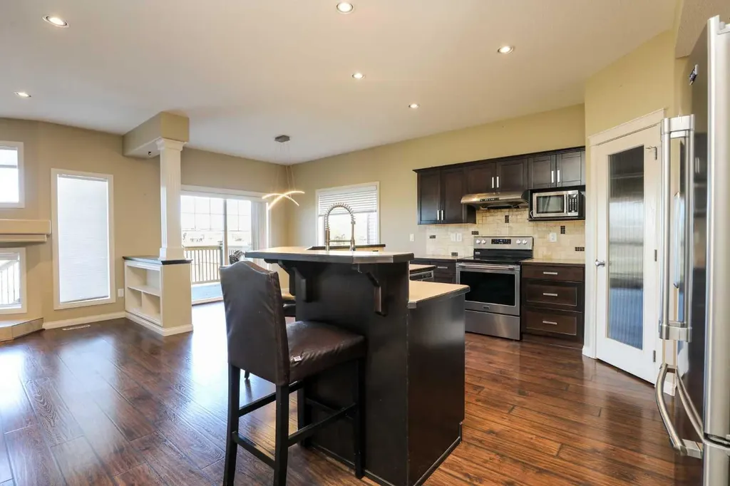 132 Firelight Way W Lethbridge AB T1J 4B2