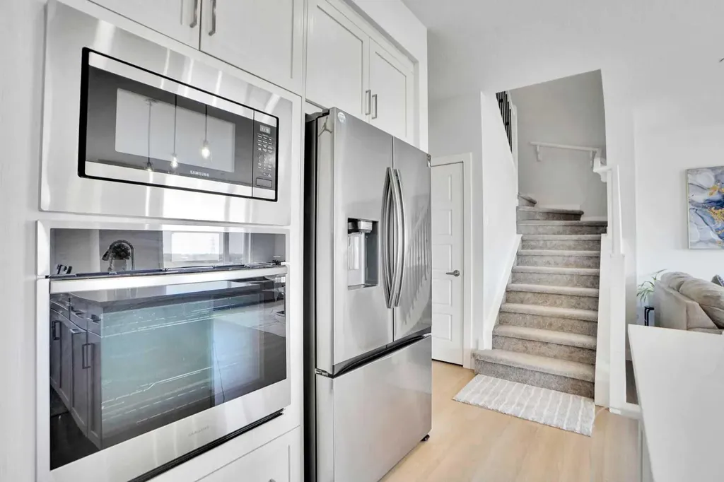 126 Hotchkiss Manor SE Calgary AB T3S 0G1