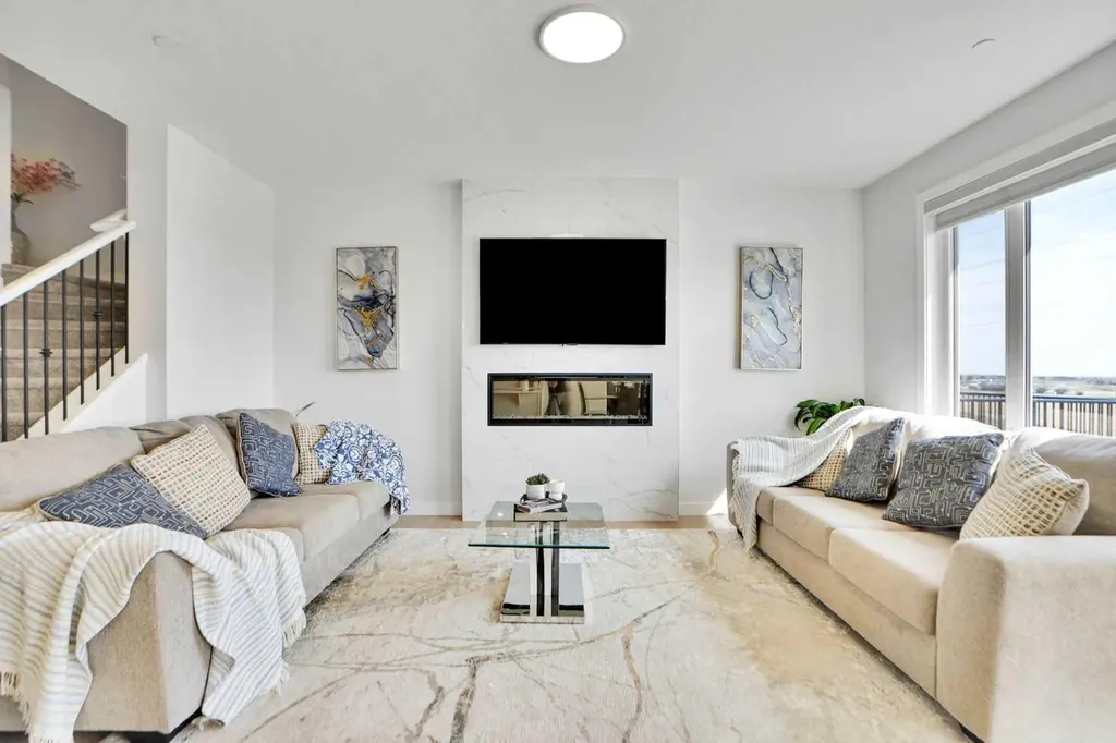 126 Hotchkiss Manor SE Calgary AB T3S 0G1