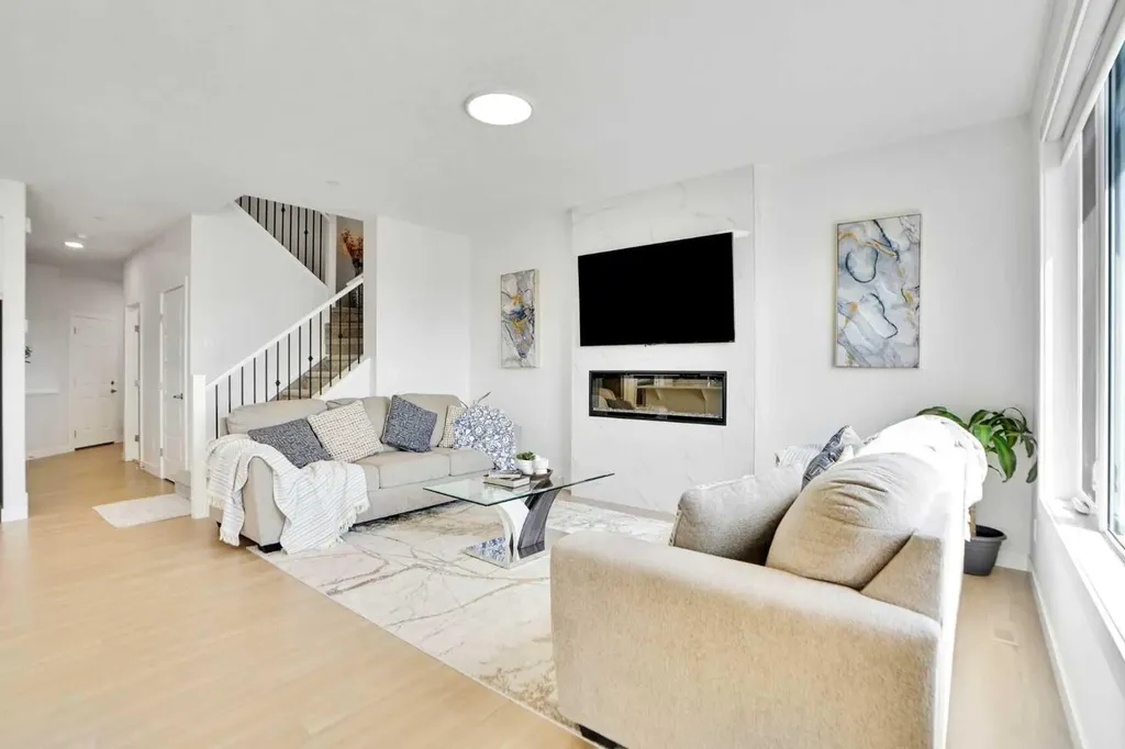 126 Hotchkiss Manor SE Calgary AB T3S 0G1
