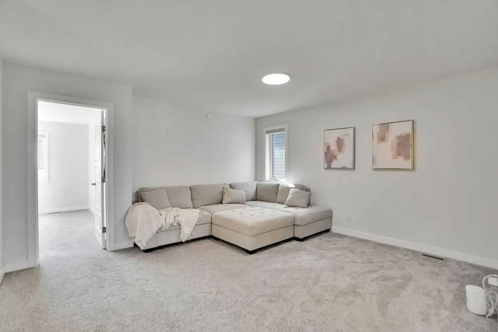 126 Hotchkiss Manor SE Calgary AB T3S 0G1