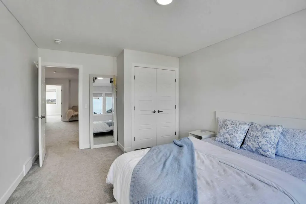 126 Hotchkiss Manor SE Calgary AB T3S 0G1