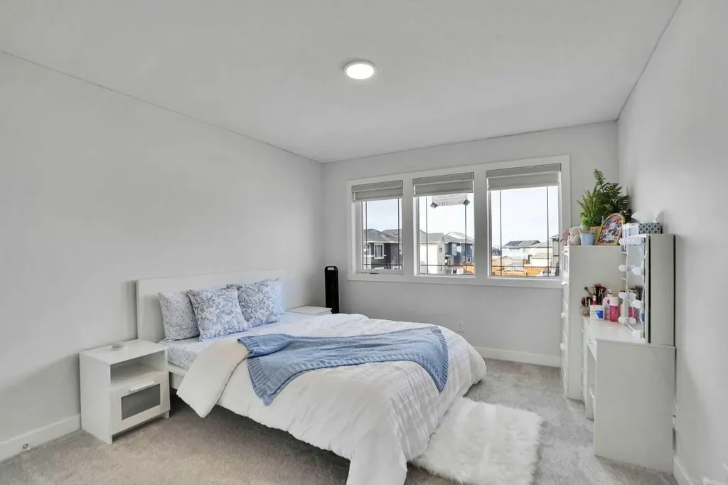 126 Hotchkiss Manor SE Calgary AB T3S 0G1