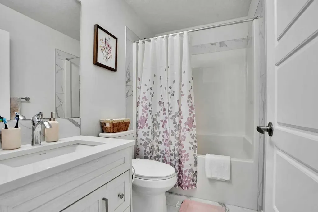 126 Hotchkiss Manor SE Calgary AB T3S 0G1