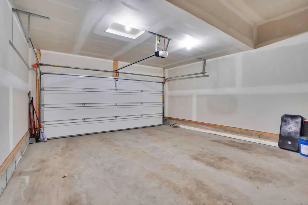 126 Hotchkiss Manor SE Calgary AB T3S 0G1