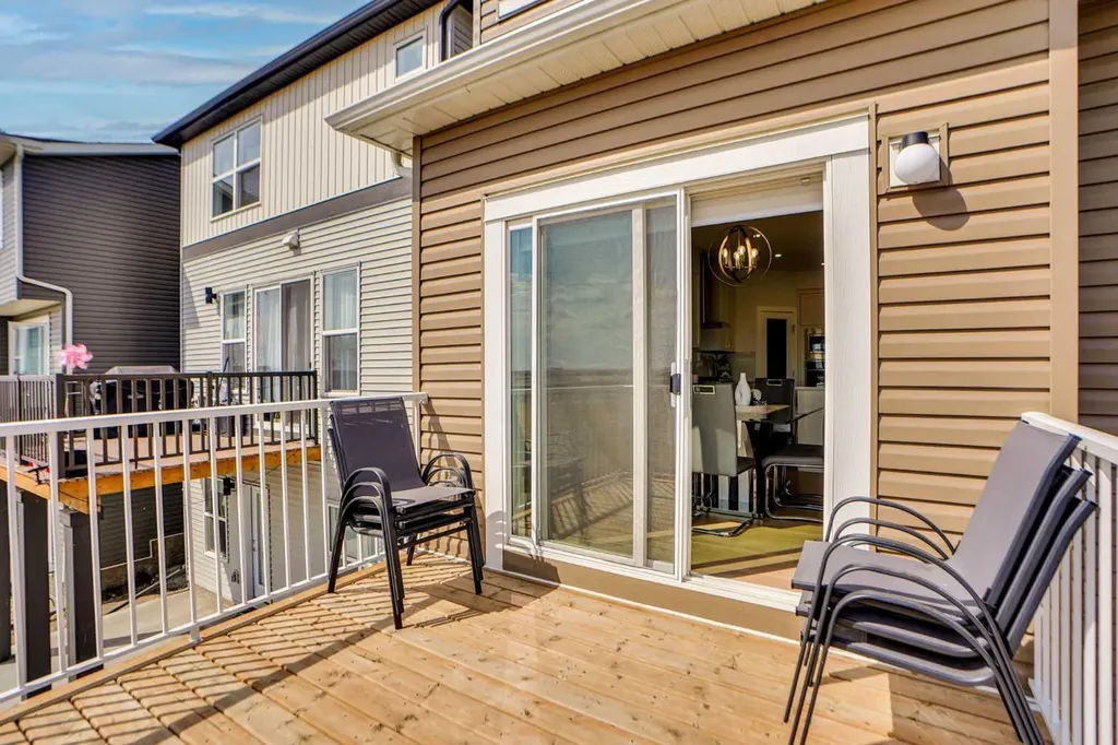 126 Hotchkiss Manor SE Calgary AB T3S 0G1
