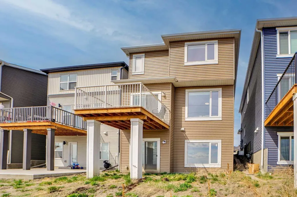 126 Hotchkiss Manor SE Calgary AB T3S 0G1