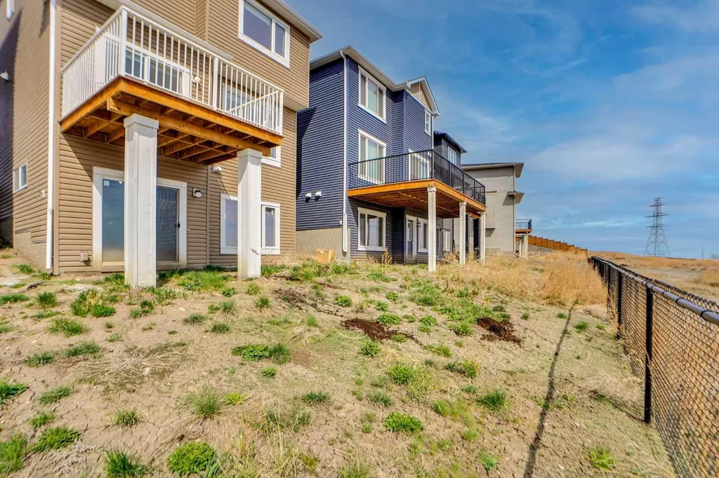126 Hotchkiss Manor SE Calgary AB T3S 0G1
