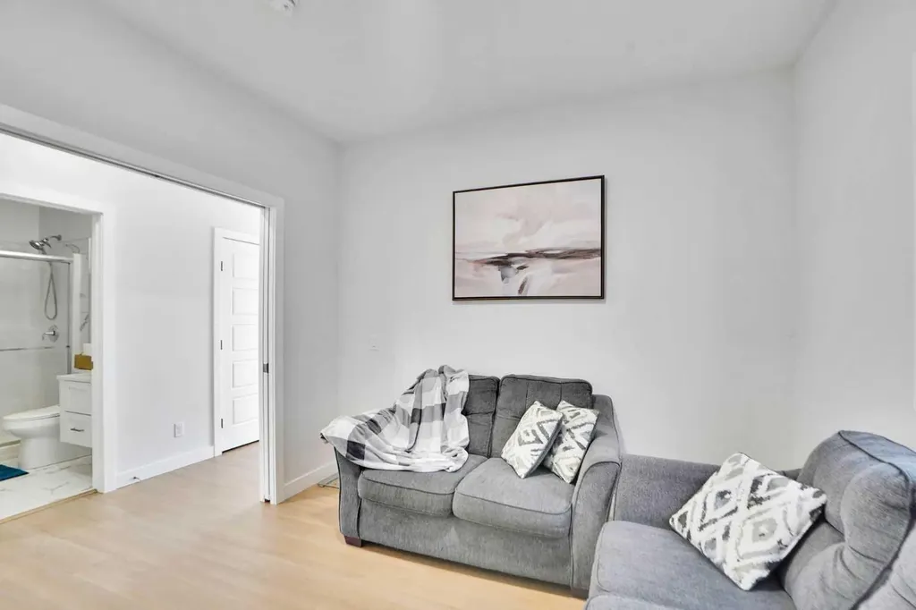 126 Hotchkiss Manor SE Calgary AB T3S 0G1