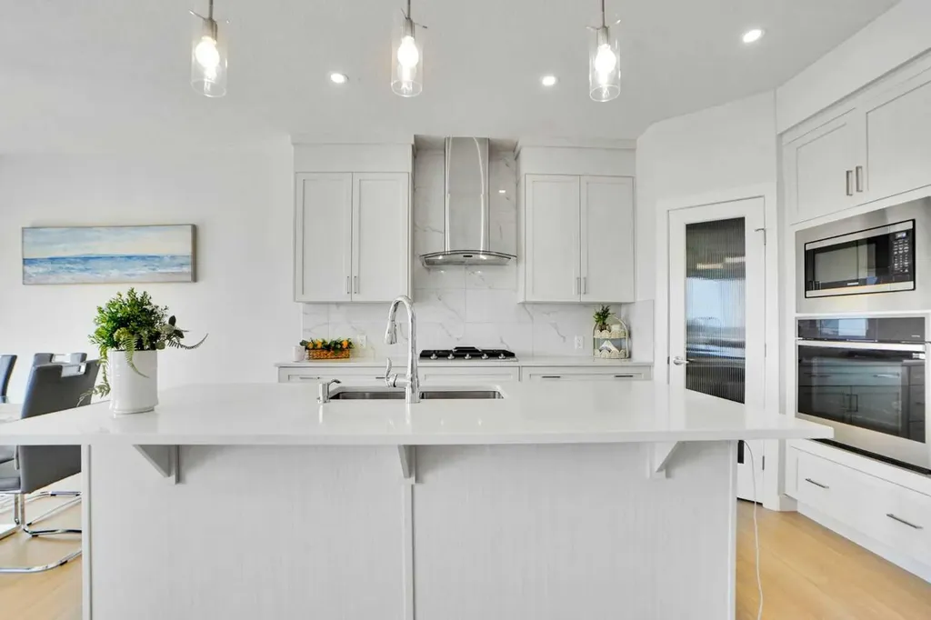 126 Hotchkiss Manor SE Calgary AB T3S 0G1