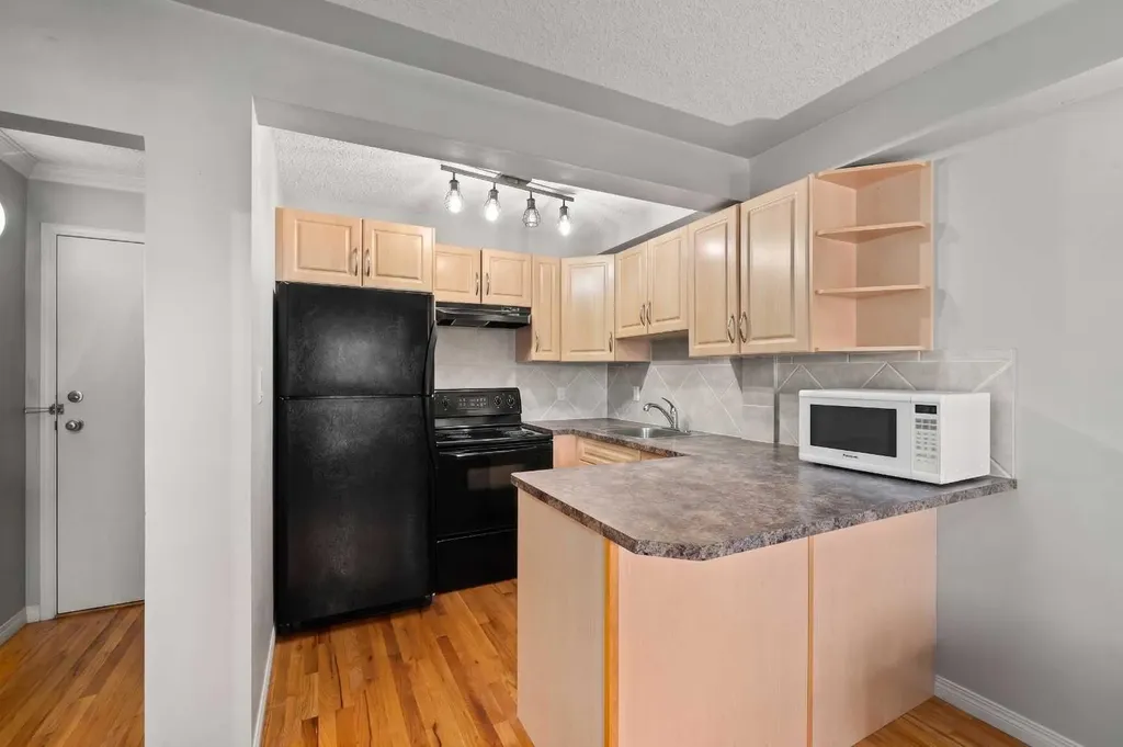 104 24 Avenue SW Calgary AB T2S 0J9