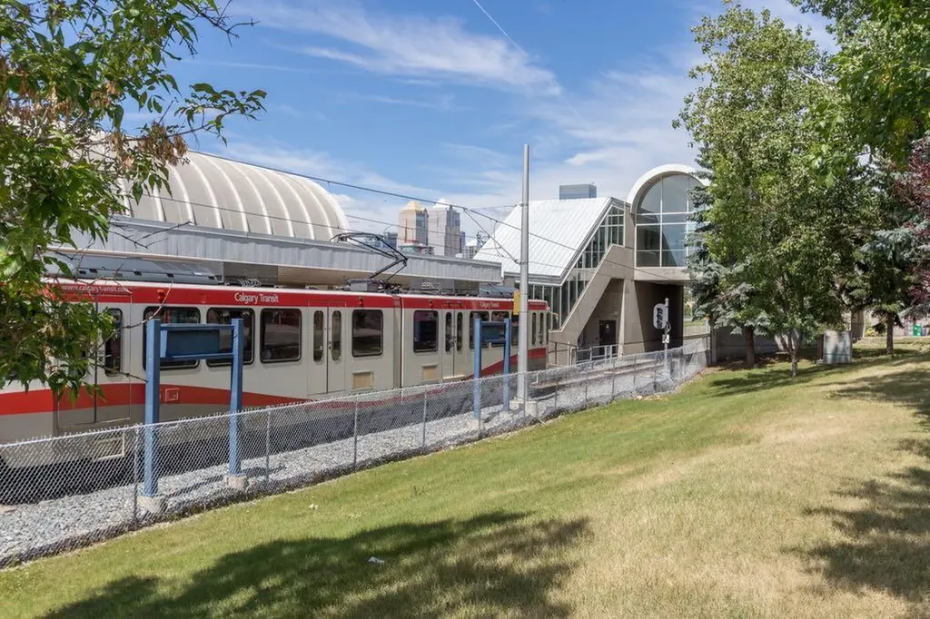 104 24 Avenue SW Calgary AB T2S 0J9