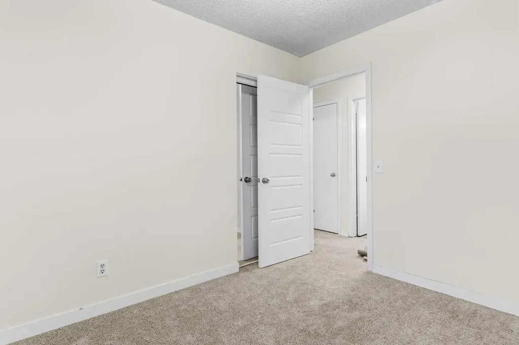 37 Martingrove Way NE Calgary AB T3J2T2