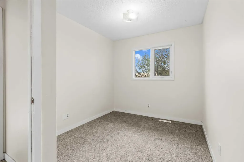 37 Martingrove Way NE Calgary AB T3J2T2