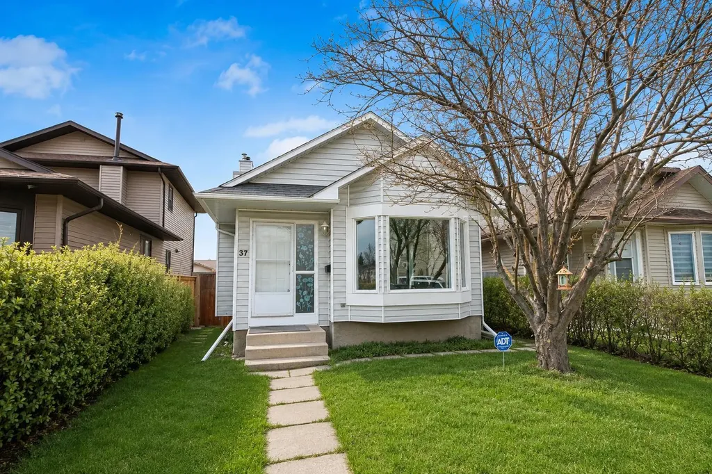 37 Martingrove Way NE Calgary AB T3J2T2