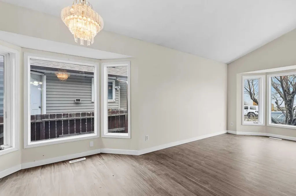 37 Martingrove Way NE Calgary AB T3J2T2