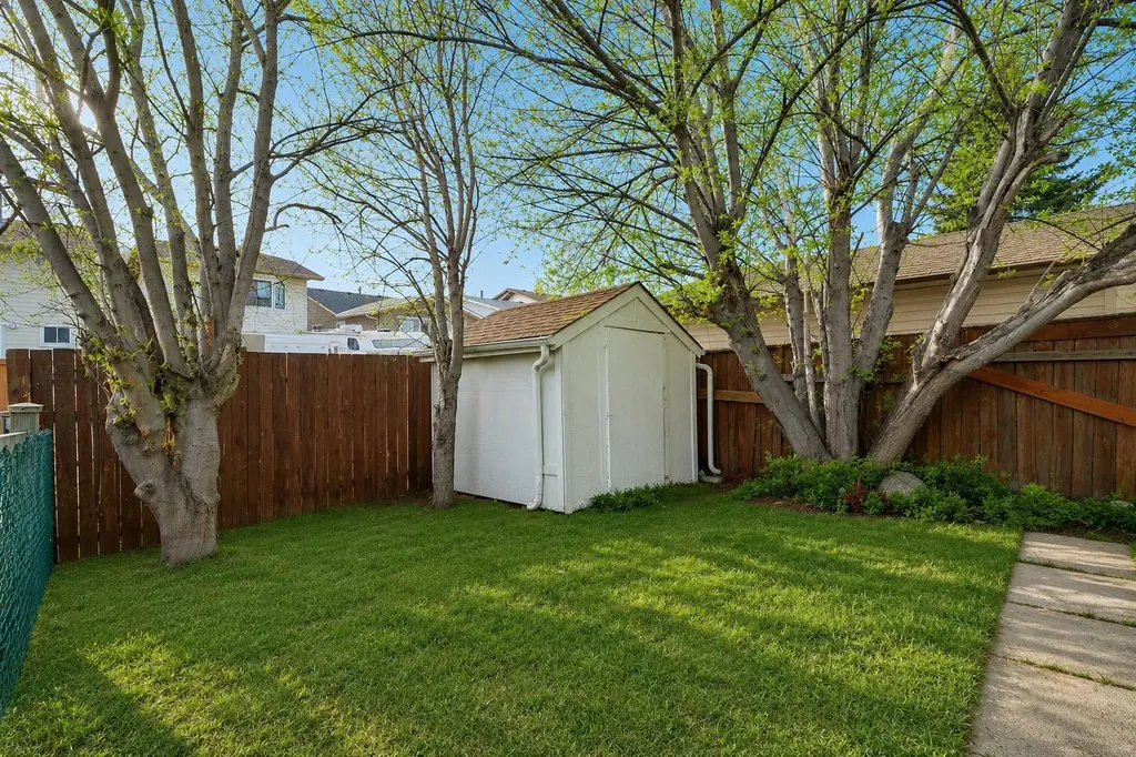 37 Martingrove Way NE Calgary AB T3J2T2