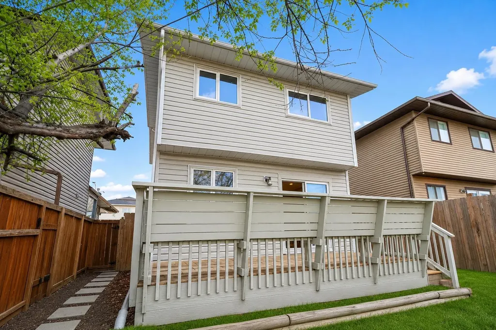 37 Martingrove Way NE Calgary AB T3J2T2