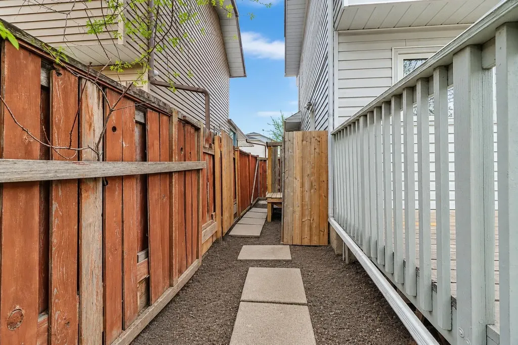 37 Martingrove Way NE Calgary AB T3J2T2