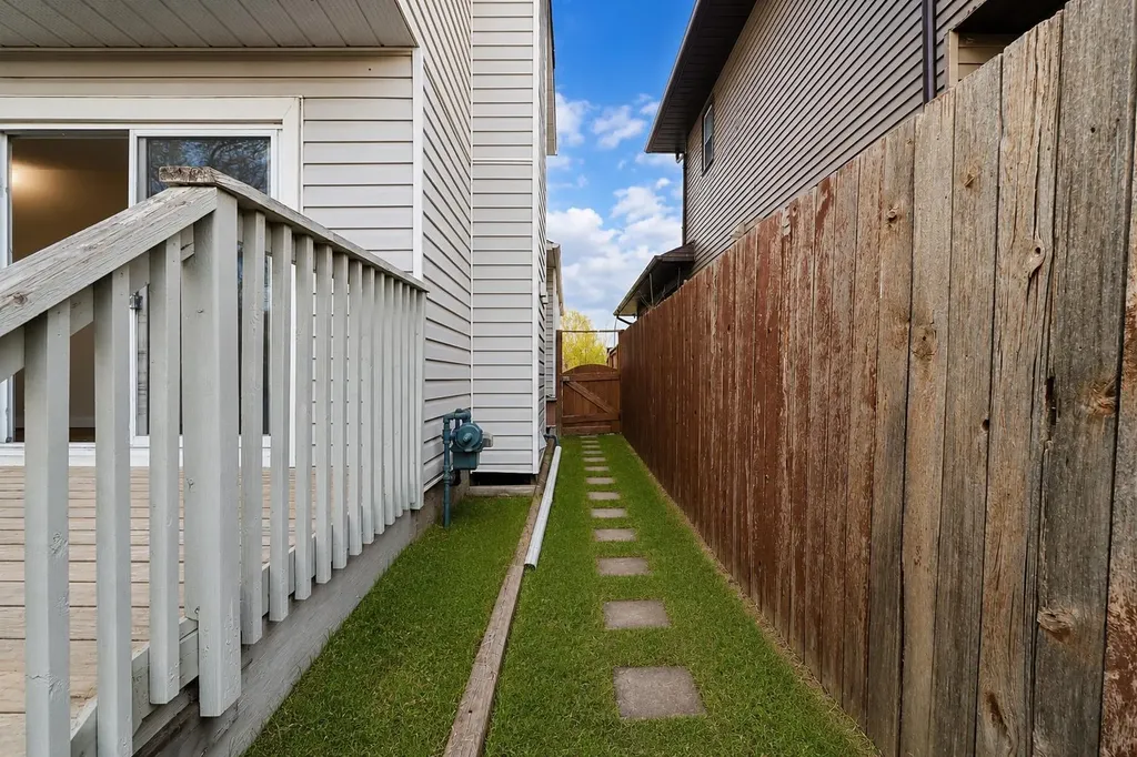 37 Martingrove Way NE Calgary AB T3J2T2