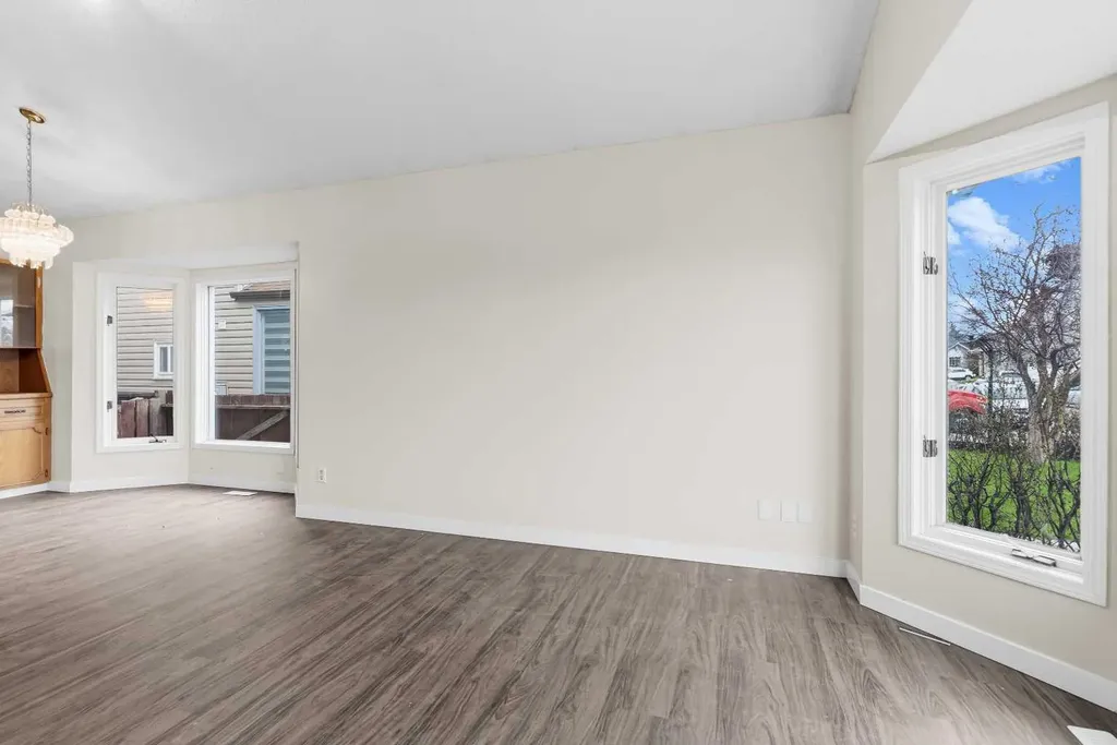 37 Martingrove Way NE Calgary AB T3J2T2