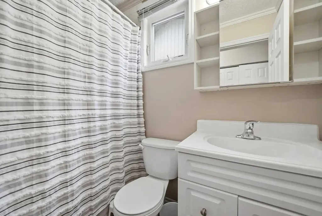 95 Summerwood Road Airdrie AB T4B 1K1