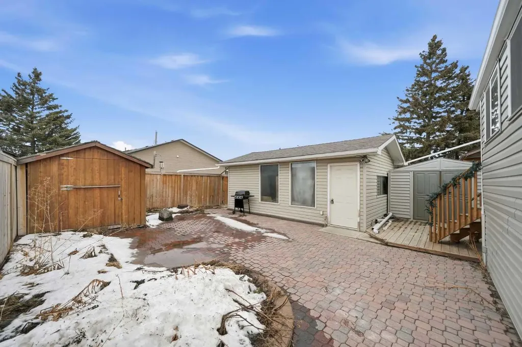 95 Summerwood Road Airdrie AB T4B 1K1