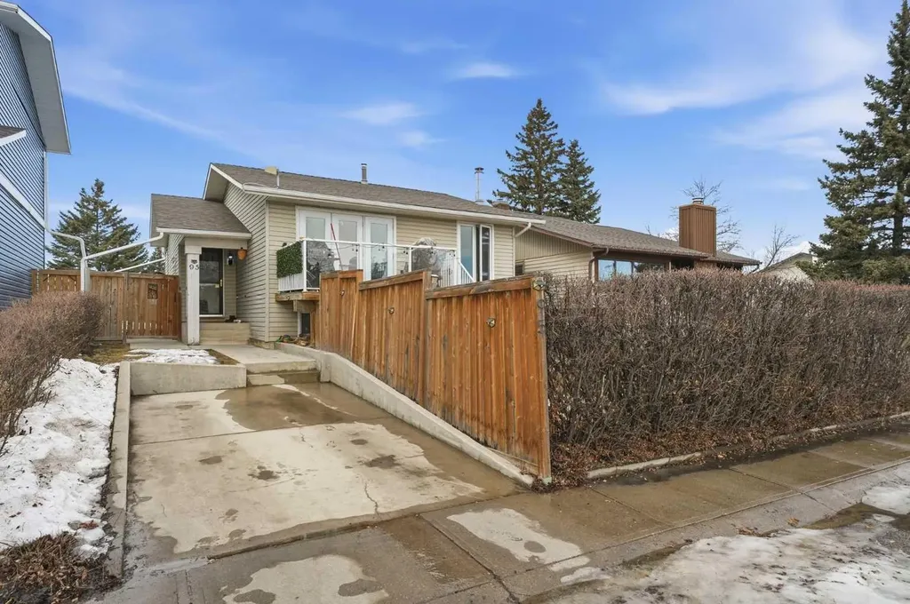95 Summerwood Road Airdrie AB T4B 1K1