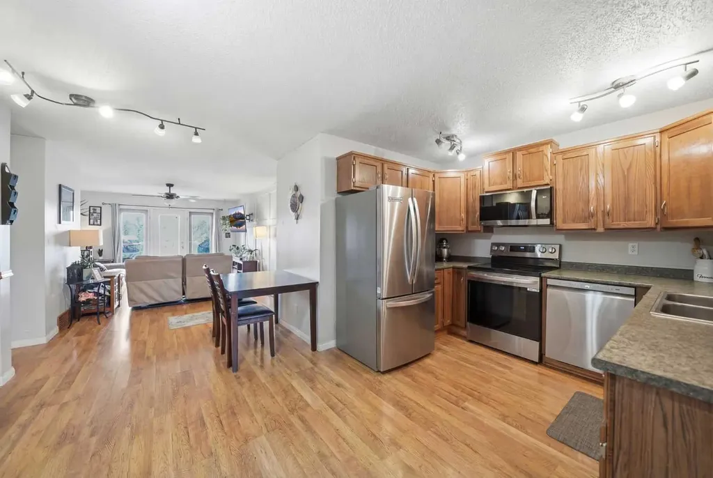 95 Summerwood Road Airdrie AB T4B 1K1
