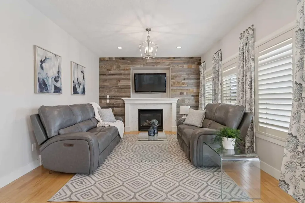 1826 Baywater Street SW Airdrie AB T4B 0A8