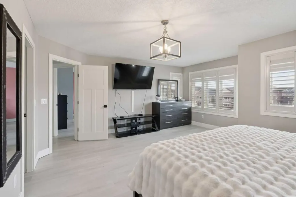 1826 Baywater Street SW Airdrie AB T4B 0A8