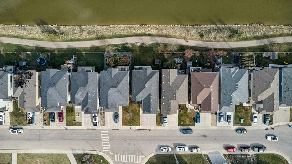 1826 Baywater Street SW Airdrie AB T4B 0A8