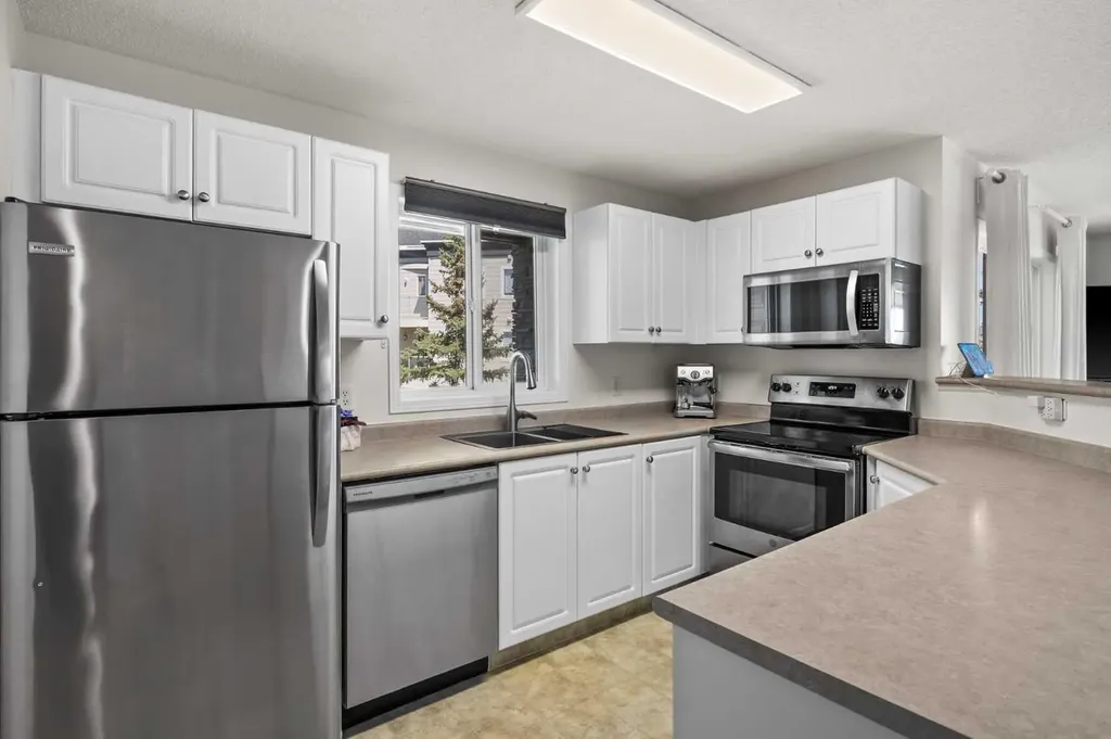 5500 Somervale Court SW Calgary AB T2Y4M1