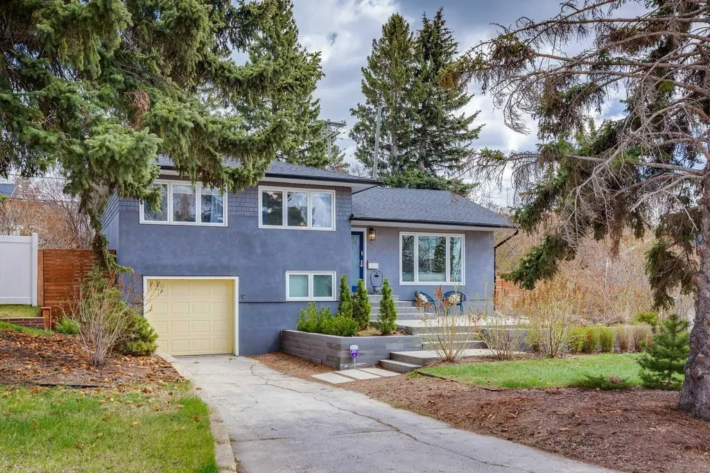 28 Calandar Road NW Calgary AB T2L 0P6