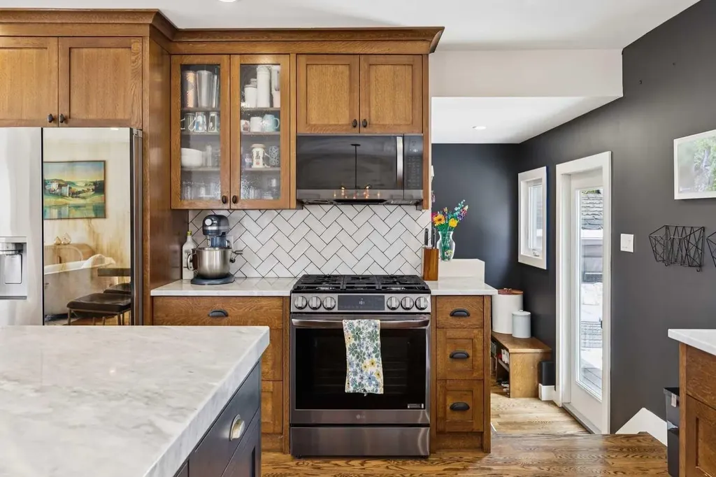 28 Calandar Road NW Calgary AB T2L 0P6