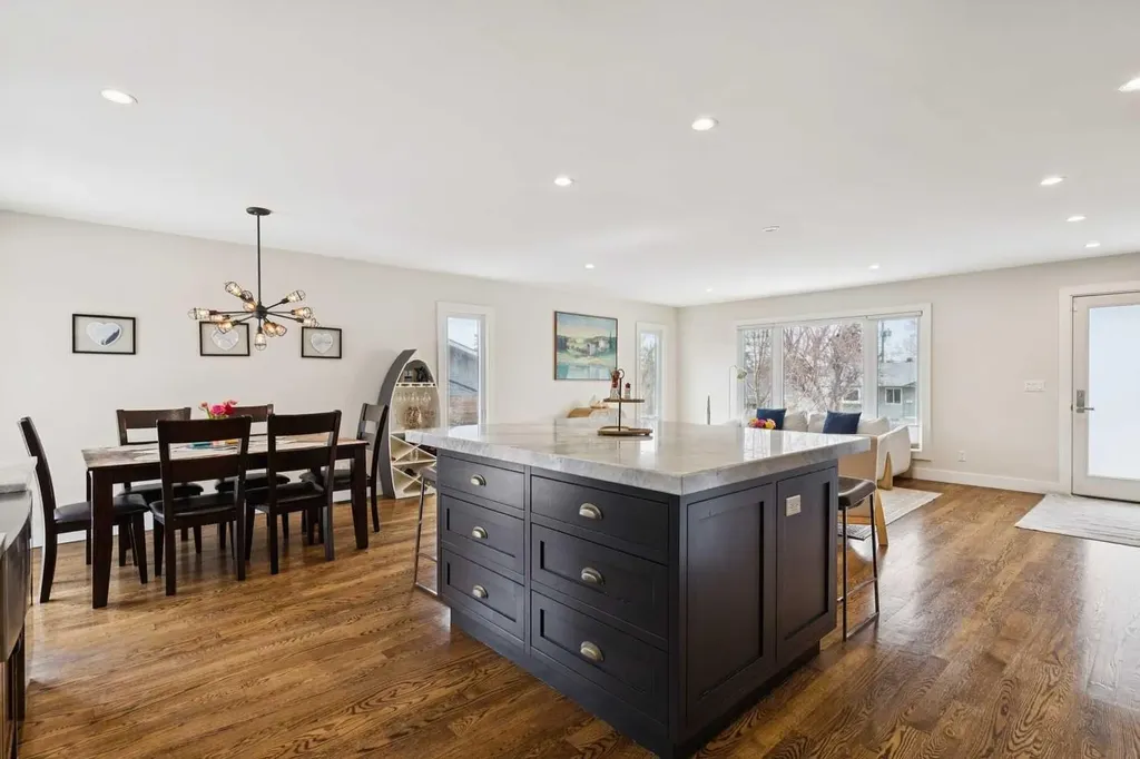 28 Calandar Road NW Calgary AB T2L 0P6