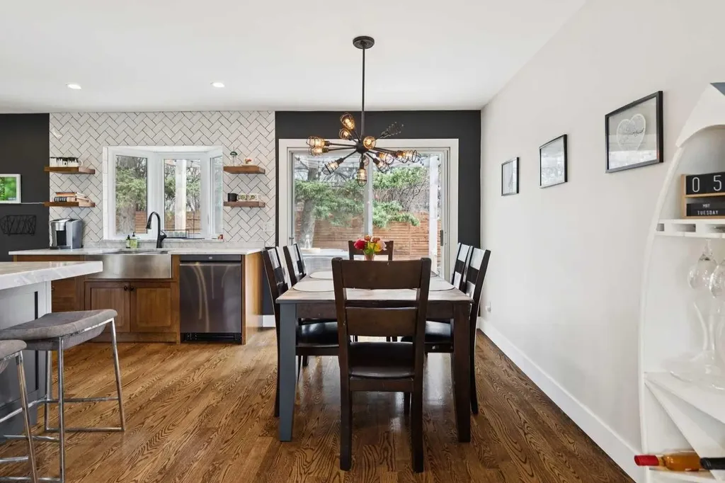 28 Calandar Road NW Calgary AB T2L 0P6