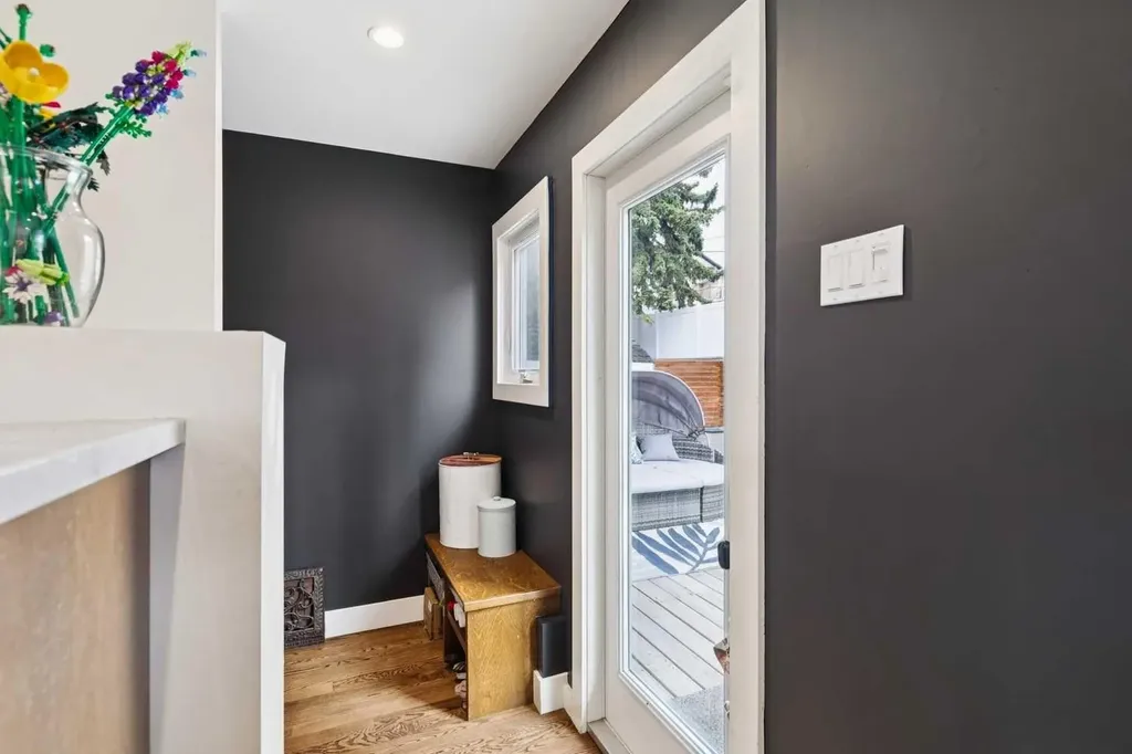 28 Calandar Road NW Calgary AB T2L 0P6