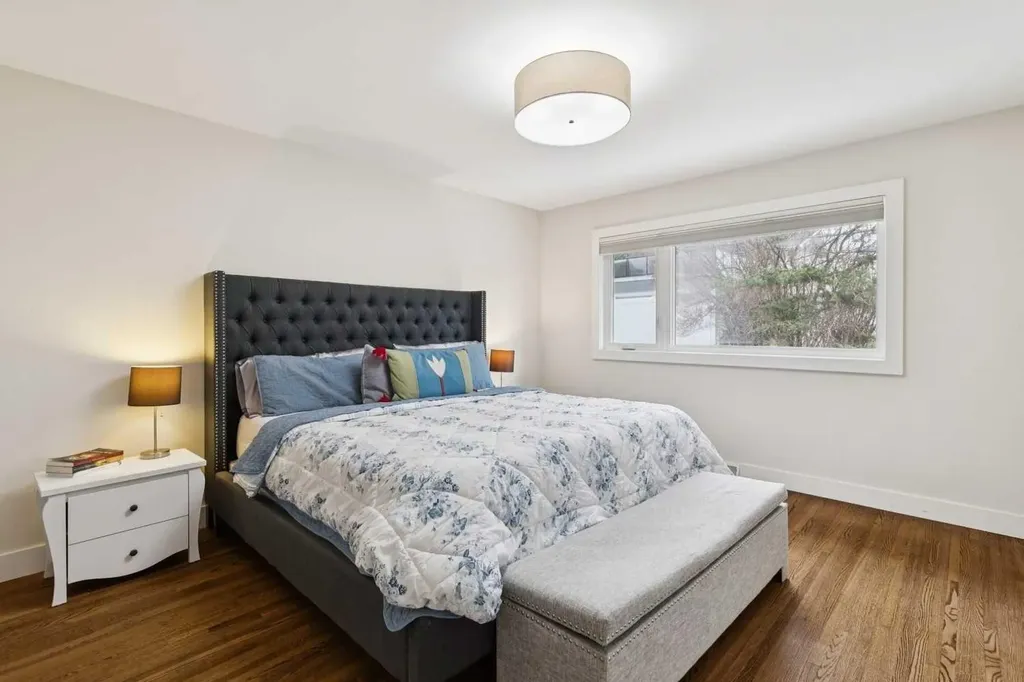 28 Calandar Road NW Calgary AB T2L 0P6