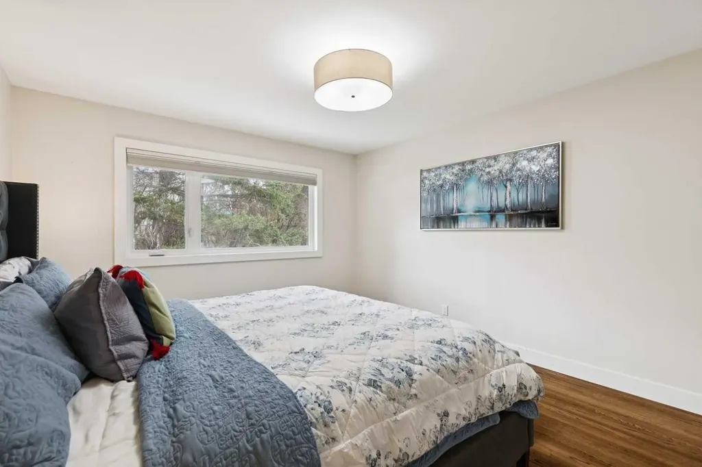 28 Calandar Road NW Calgary AB T2L 0P6