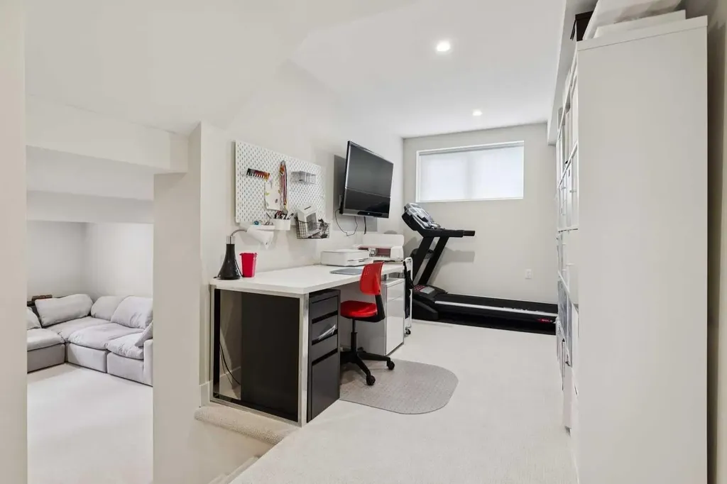 28 Calandar Road NW Calgary AB T2L 0P6