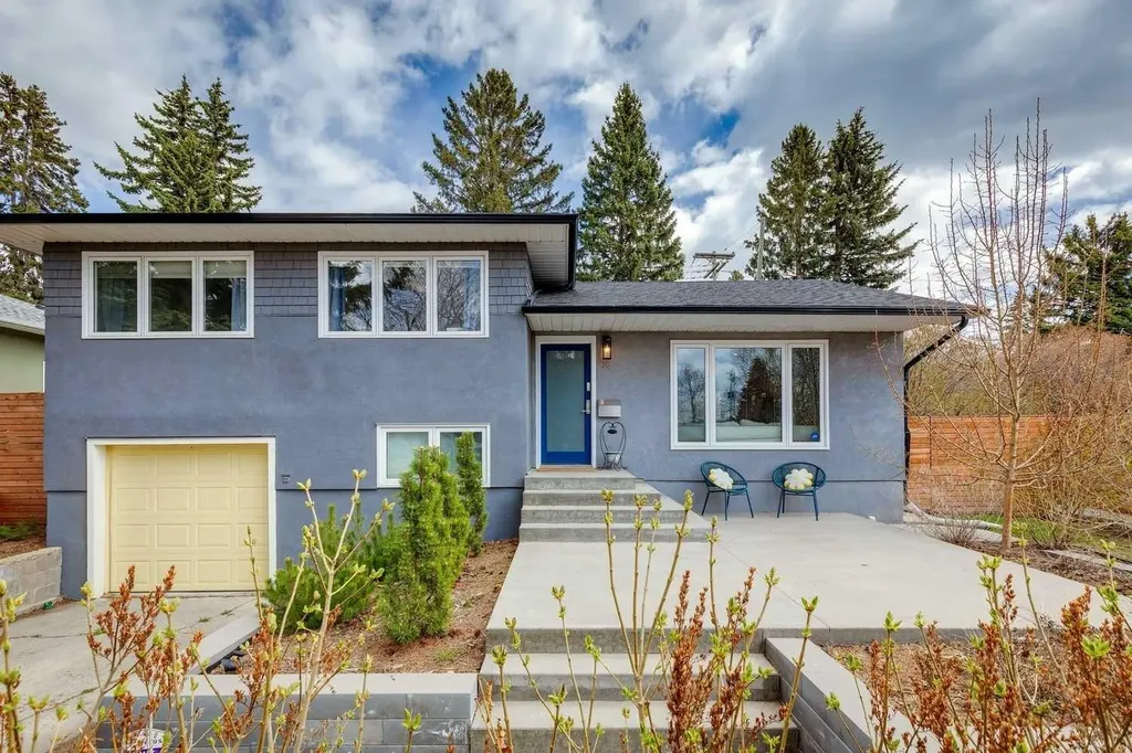 28 Calandar Road NW Calgary AB T2L 0P6