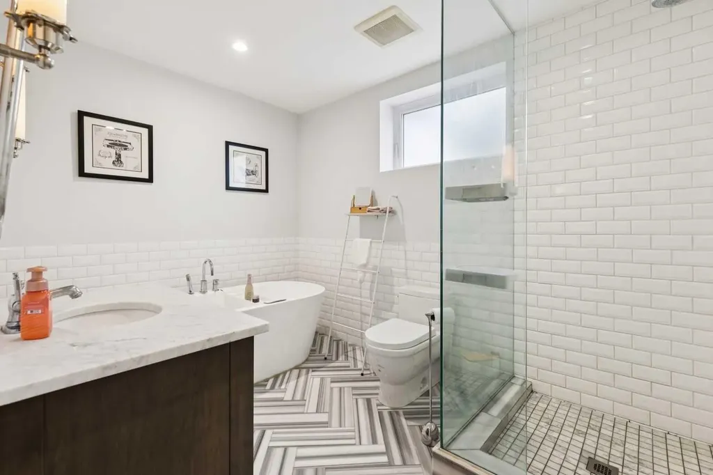 28 Calandar Road NW Calgary AB T2L 0P6