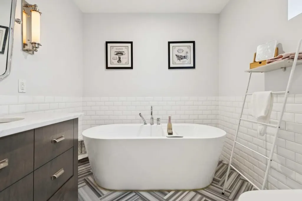 28 Calandar Road NW Calgary AB T2L 0P6