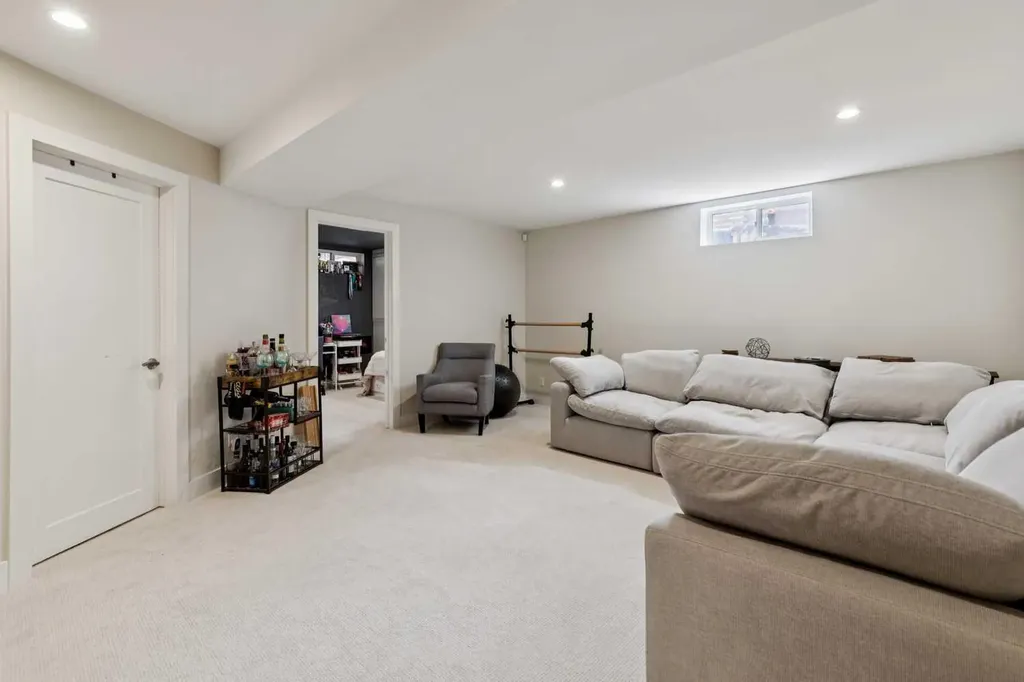 28 Calandar Road NW Calgary AB T2L 0P6