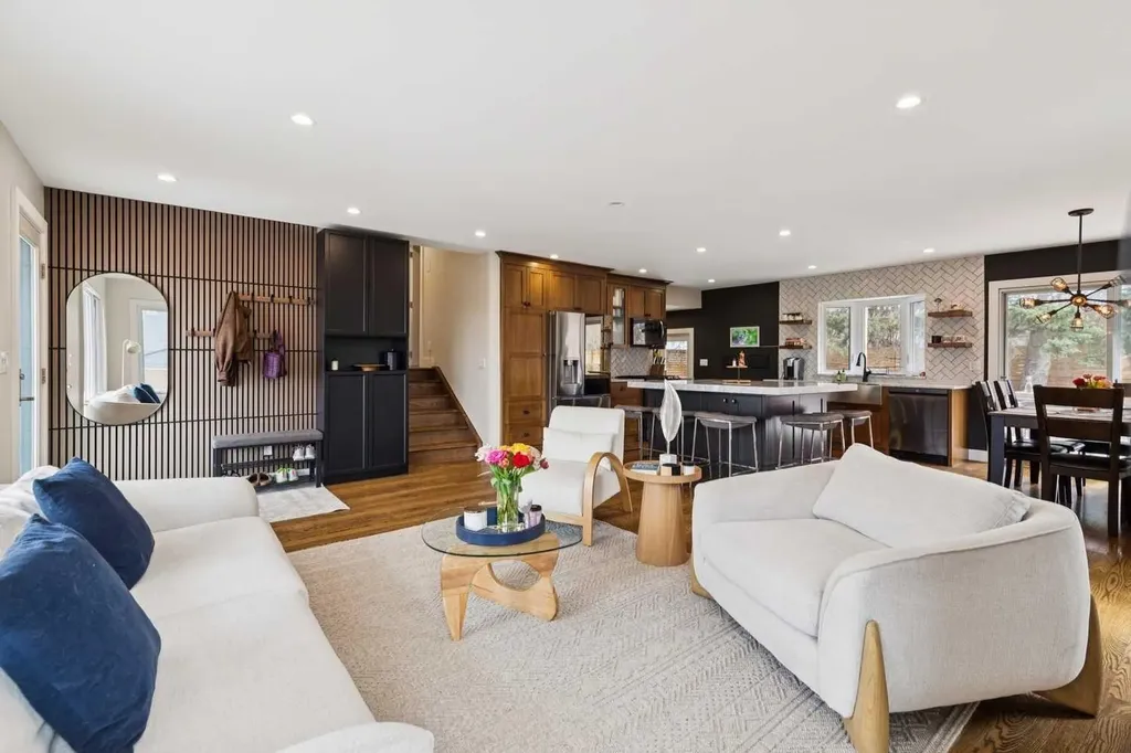 28 Calandar Road NW Calgary AB T2L 0P6