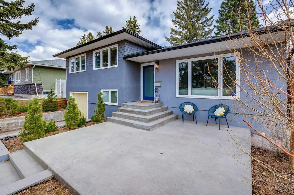 28 Calandar Road NW Calgary AB T2L 0P6