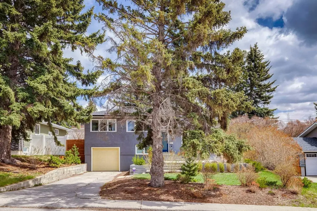 28 Calandar Road NW Calgary AB T2L 0P6